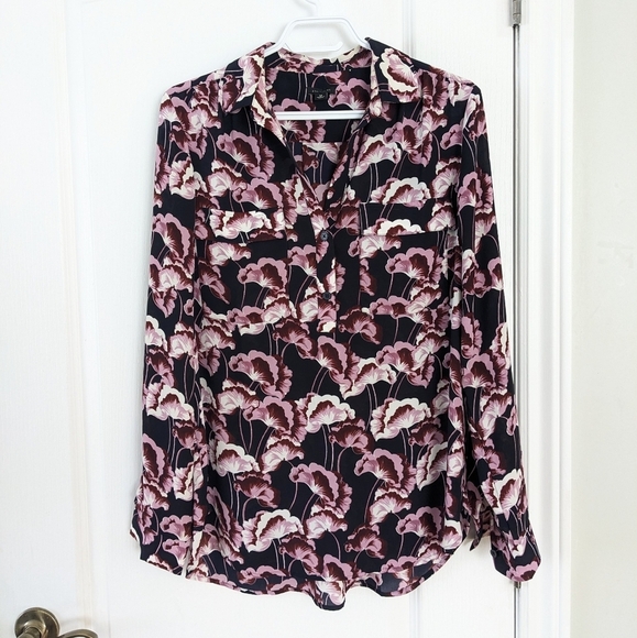 Ann Taylor Floral Navy Purple blouse shirt Medium c1 - Picture 13 of 15
